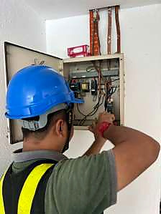 Electrical distribution board wiring